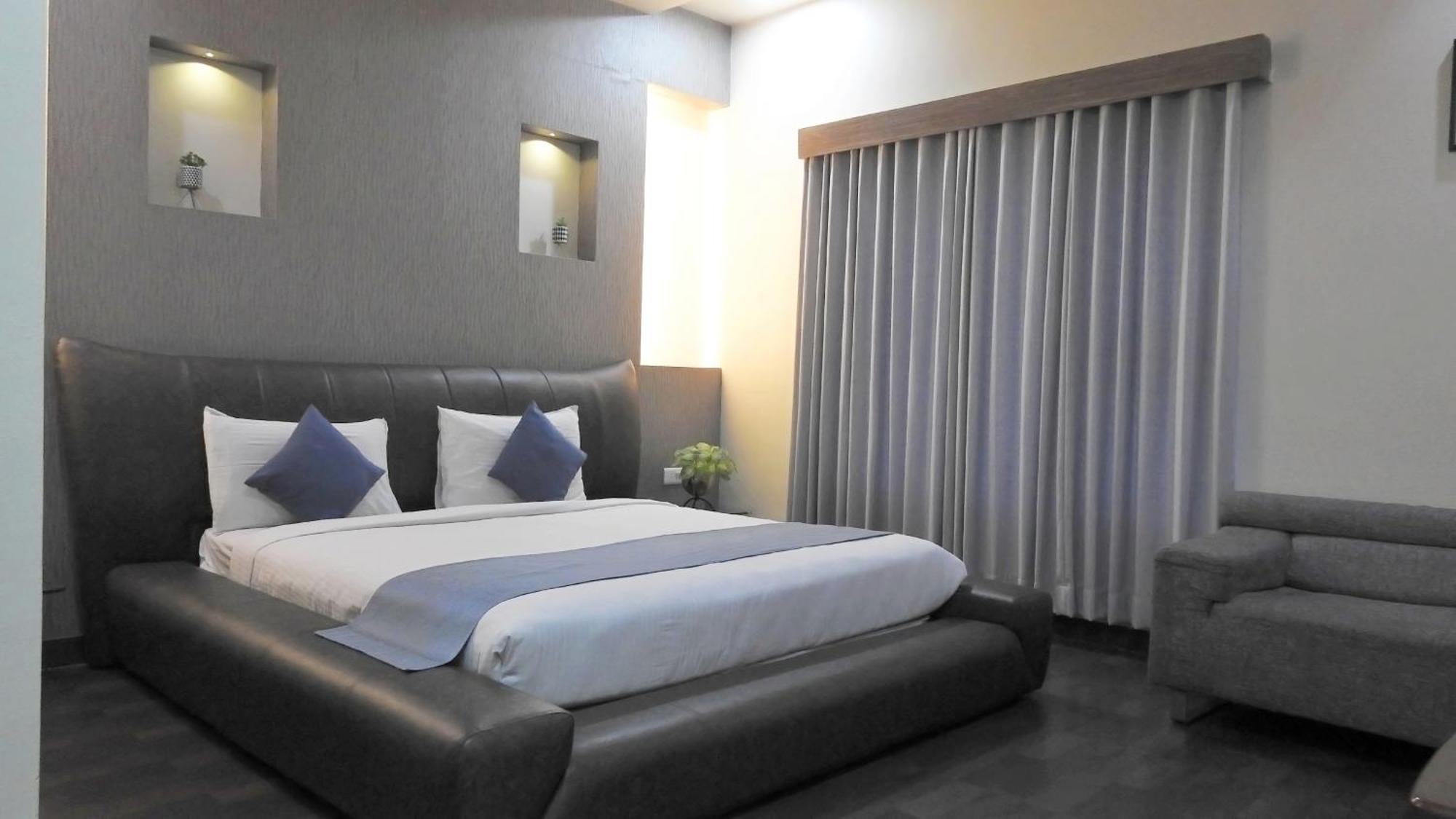 Hotel Sai Miracle Shirdi Esterno foto