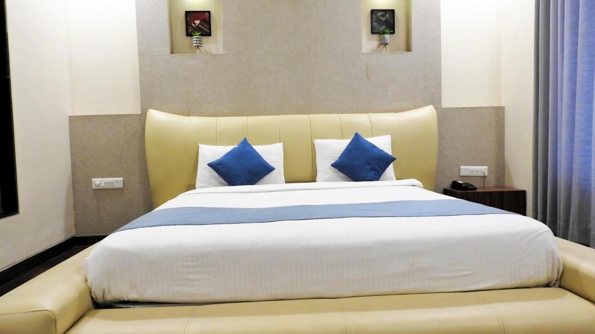 Hotel Sai Miracle Shirdi Esterno foto