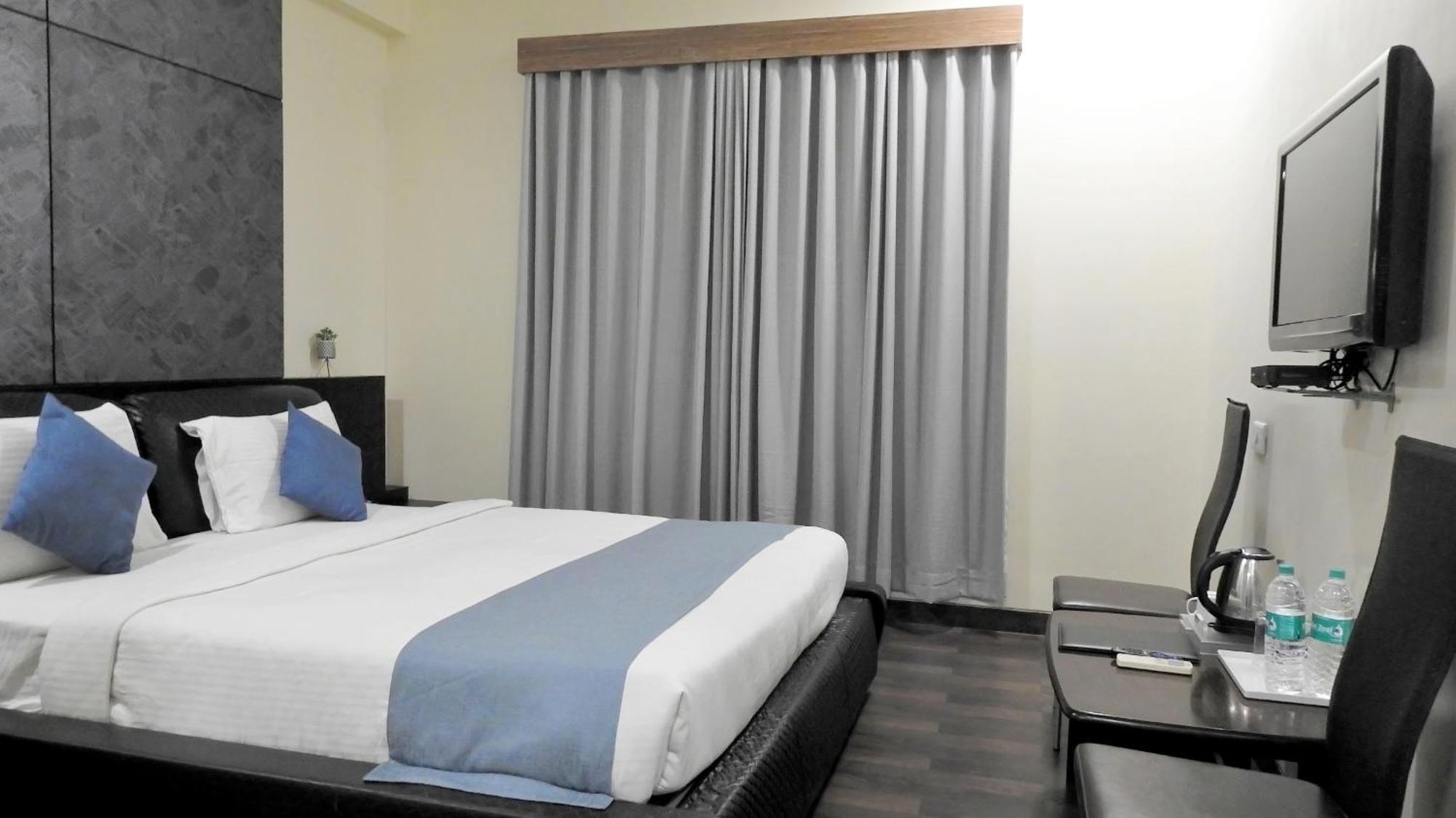 Hotel Sai Miracle Shirdi Esterno foto