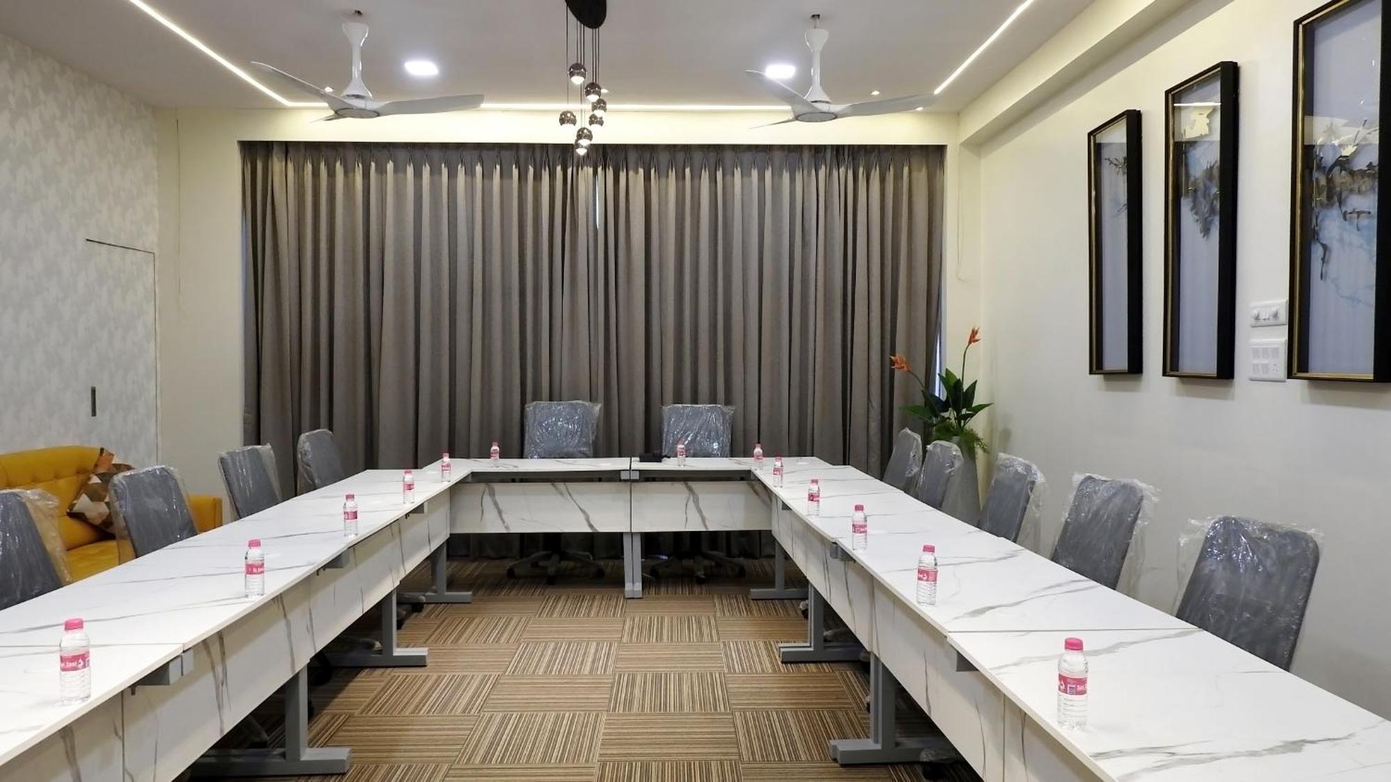 Hotel Sai Miracle Shirdi Esterno foto