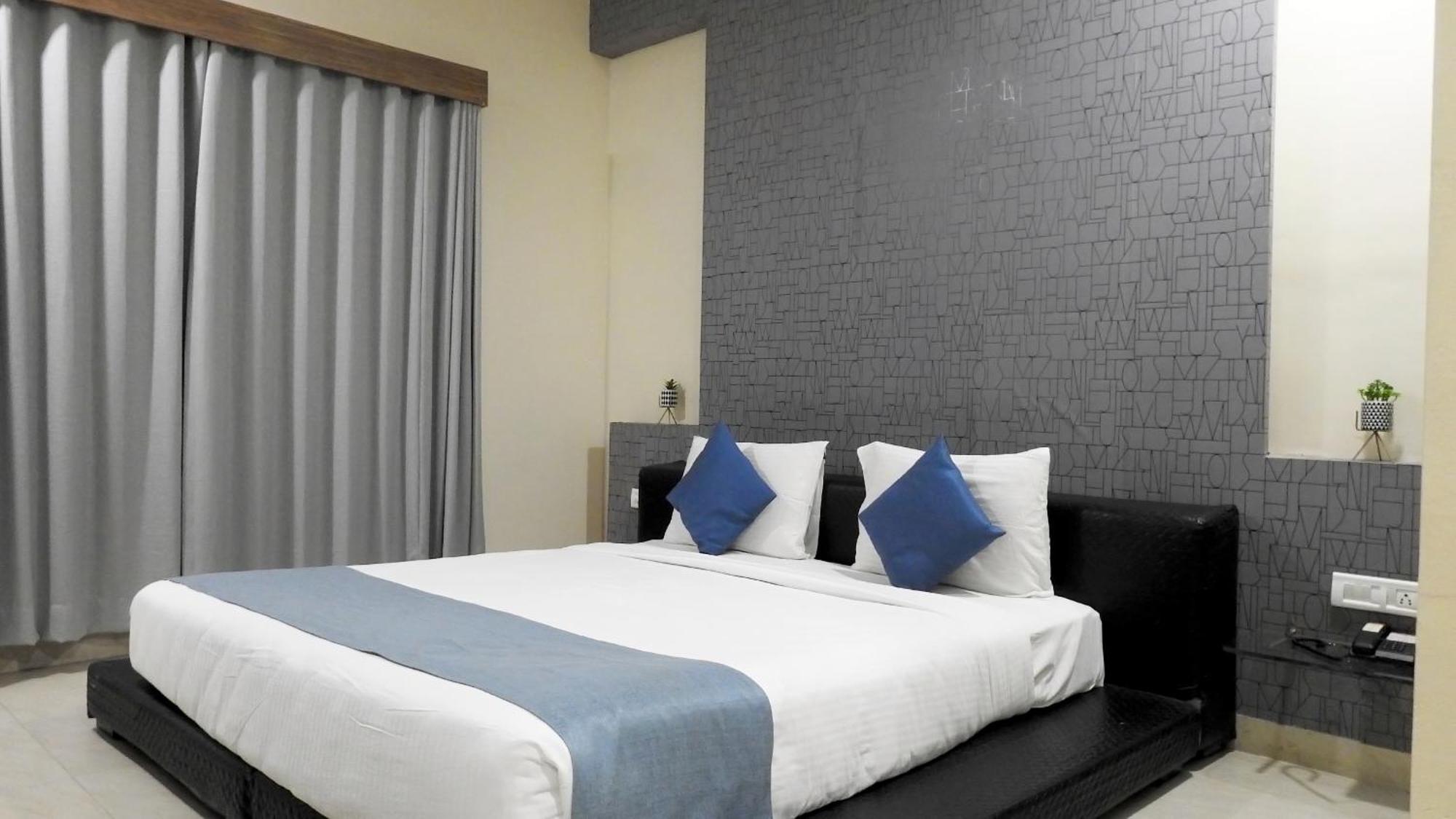 Hotel Sai Miracle Shirdi Esterno foto