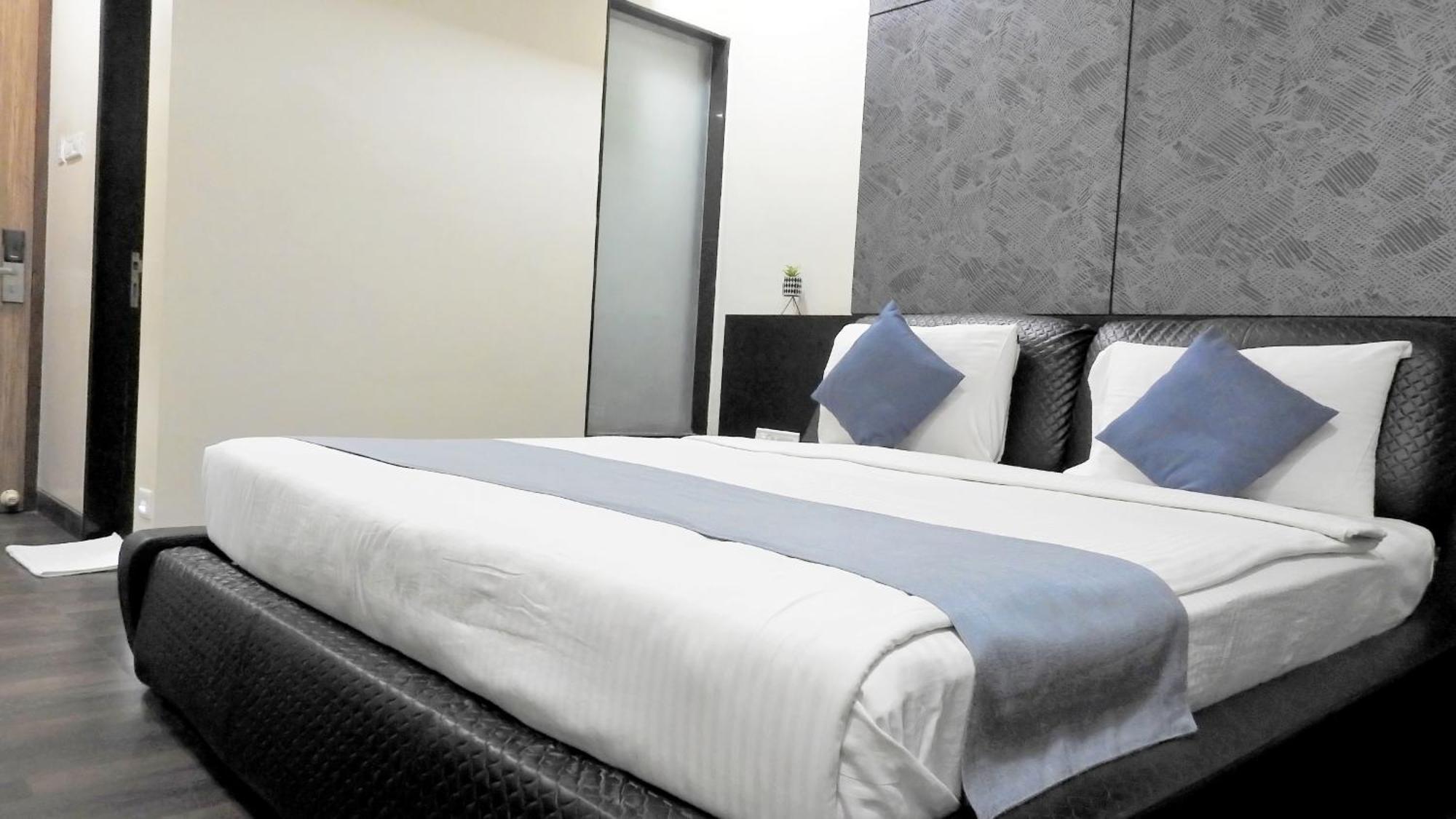 Hotel Sai Miracle Shirdi Esterno foto