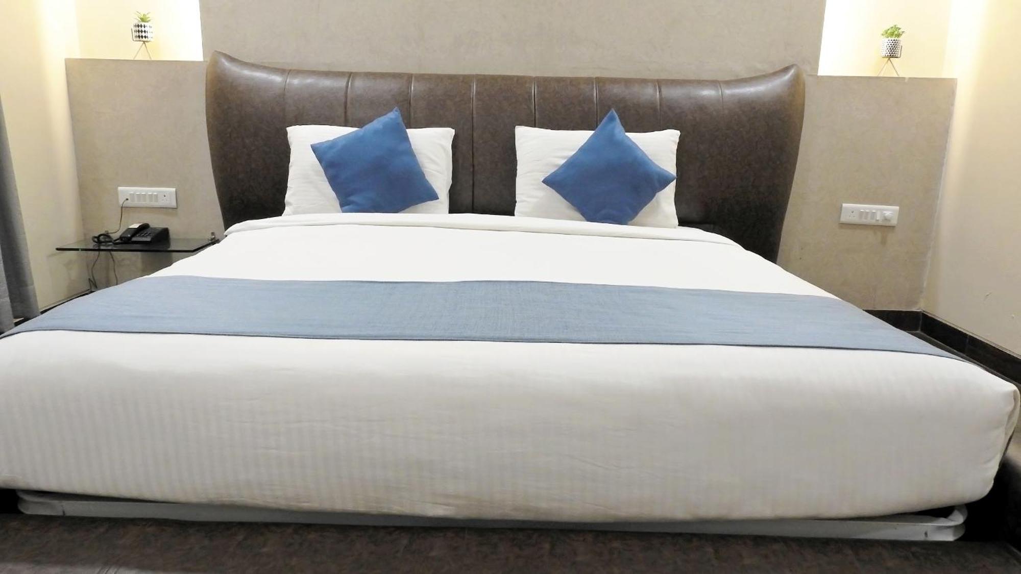 Hotel Sai Miracle Shirdi Esterno foto