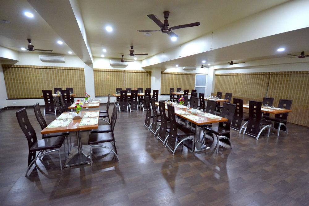 Hotel Sai Miracle Shirdi Esterno foto