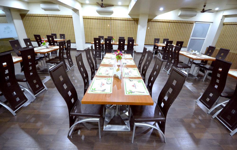 Hotel Sai Miracle Shirdi Esterno foto