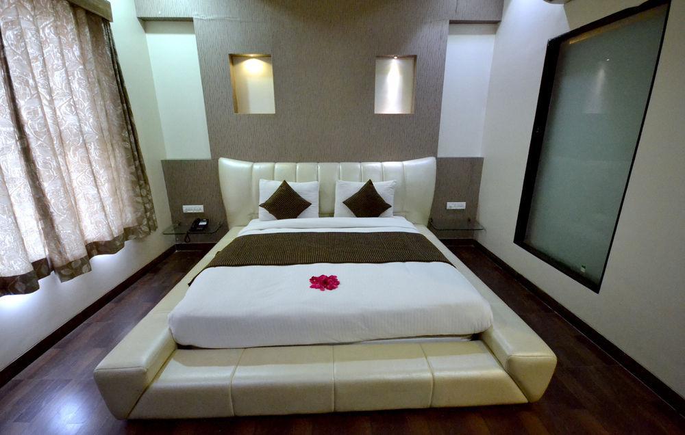 Hotel Sai Miracle Shirdi Esterno foto