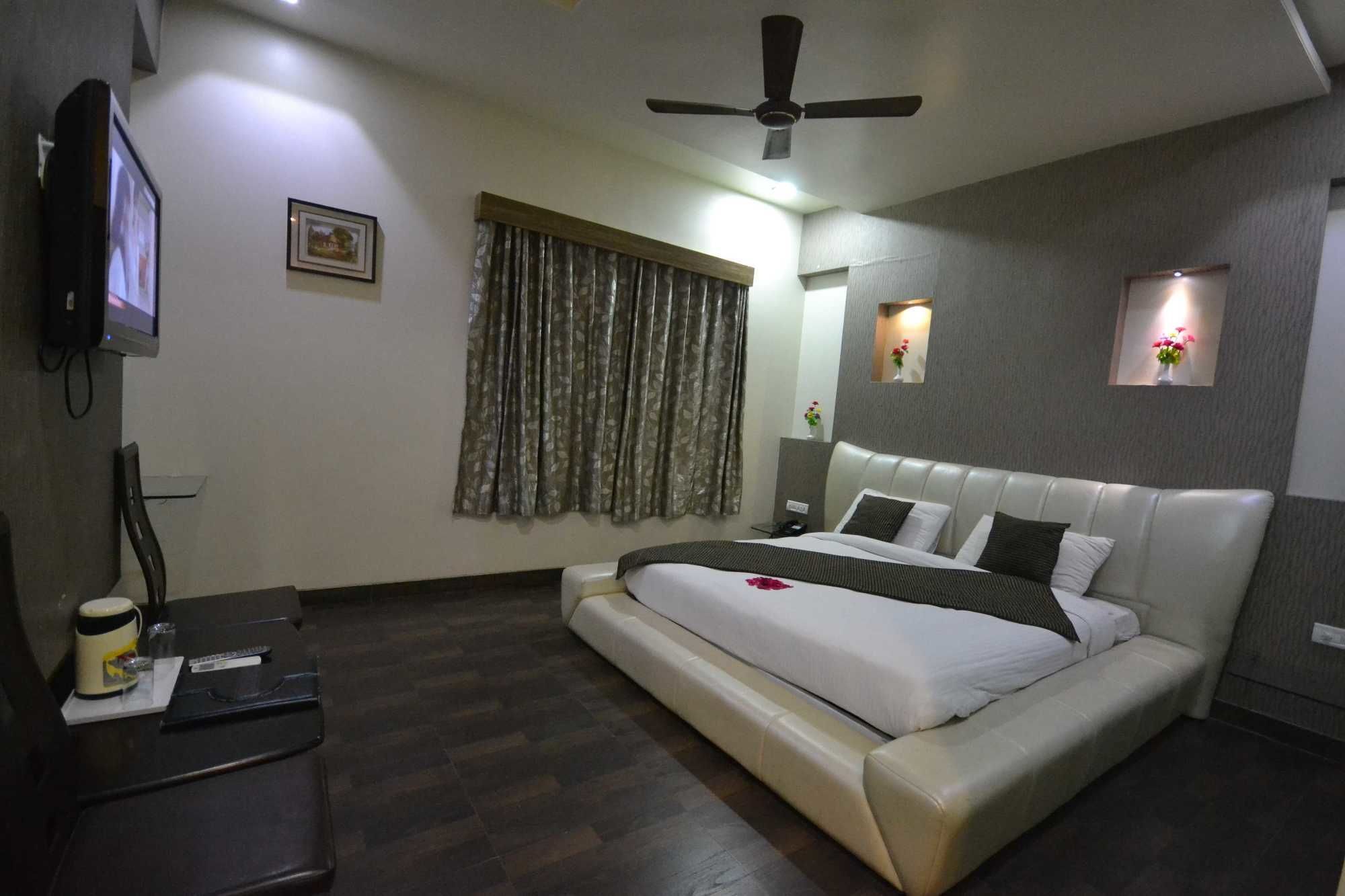 Hotel Sai Miracle Shirdi Esterno foto
